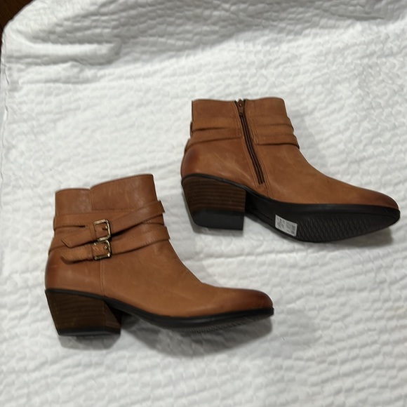 Clarks Shoes - Clarks boots size 9 NWOT